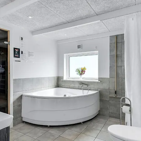 Beautiful Home In Haderslev With Sauna 度假居 *